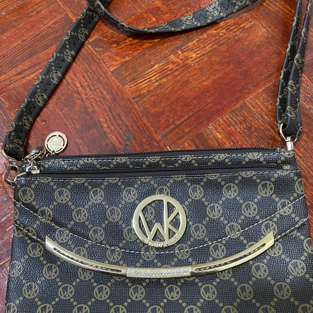 Women’s Crossbody Bag - Brown / Gold